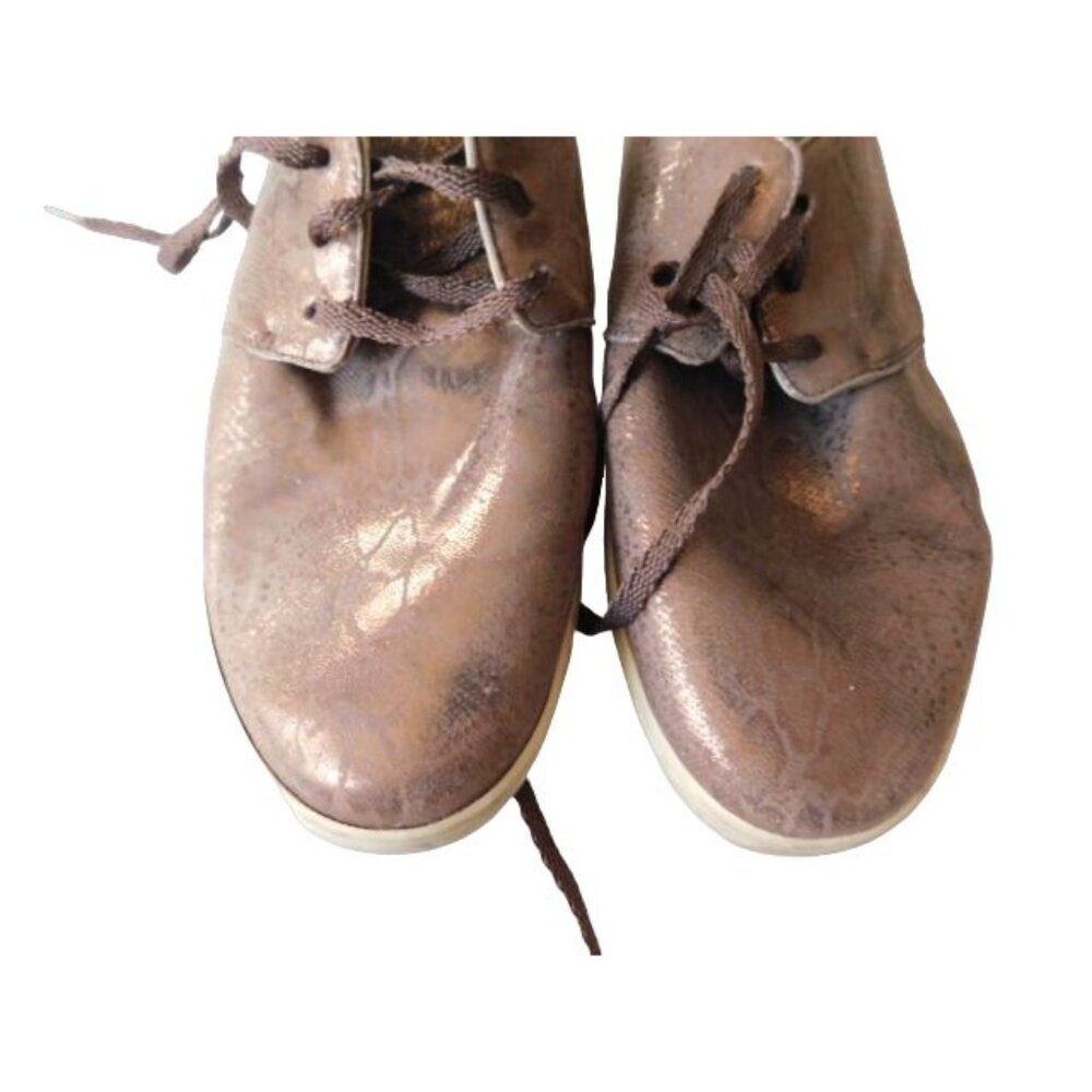 Vionic Size 9.5 reptile shimmer lace up Flat Shoes - Picture 3 of 4